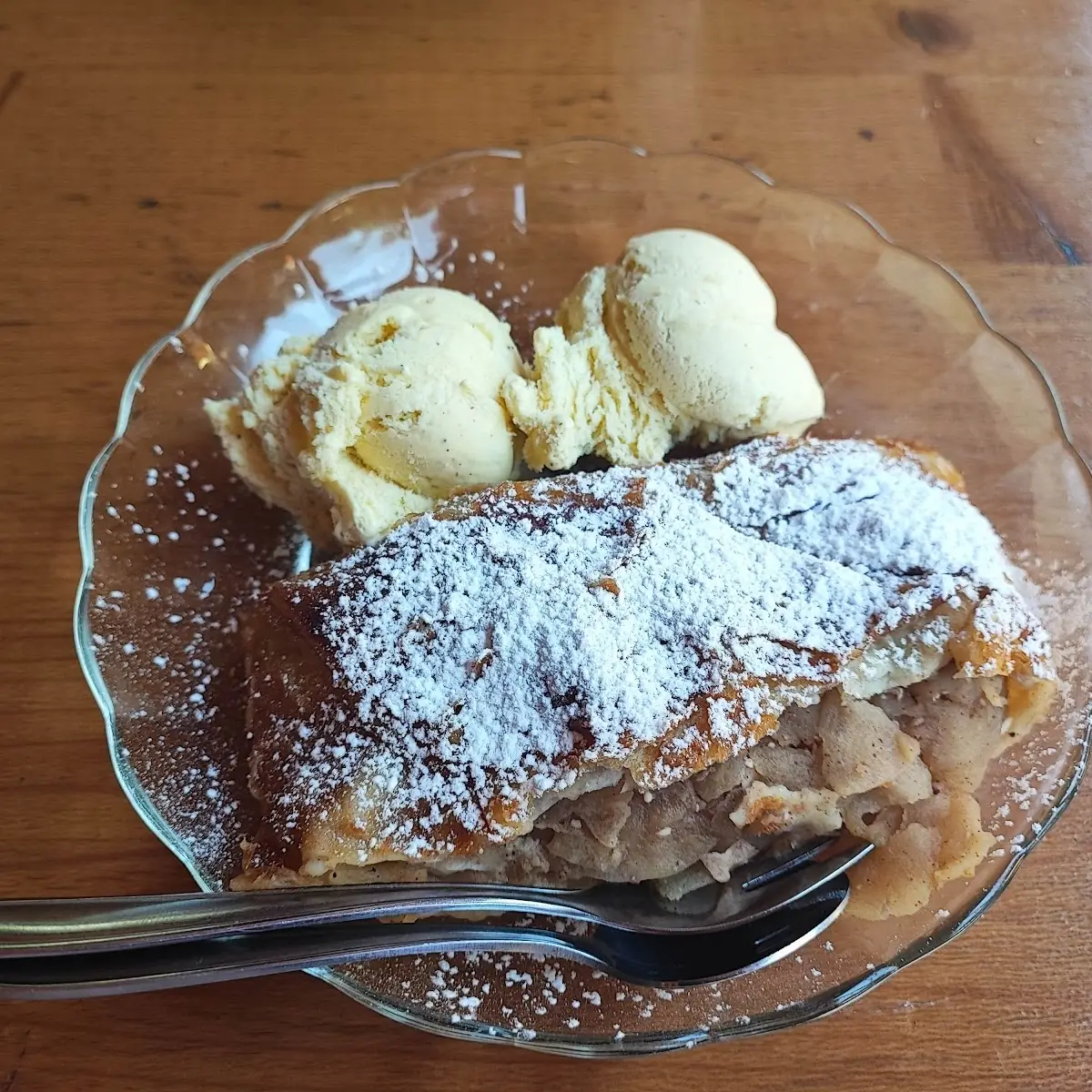 Apfelstrudel Mit Vanilleeis