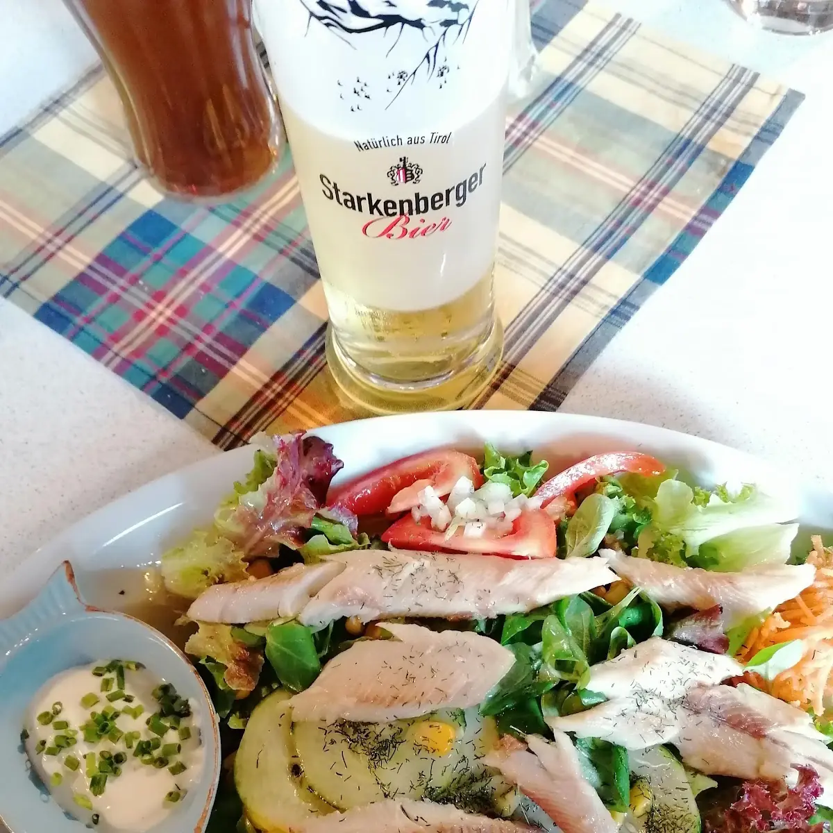 Salat Teller Mit Geräucherter Forelle