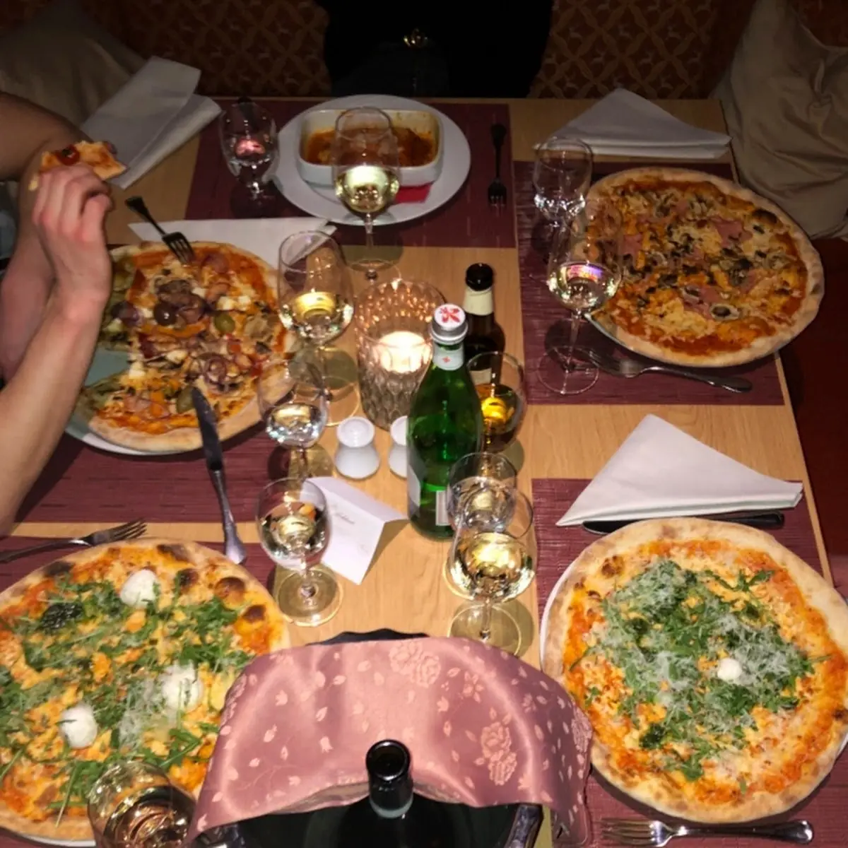 Verschiedene Pizzen Und Lasagne