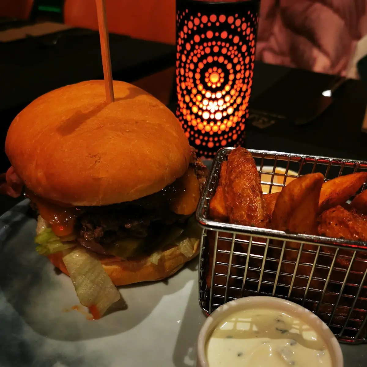 Goesser's Deluxe Cheese Burger