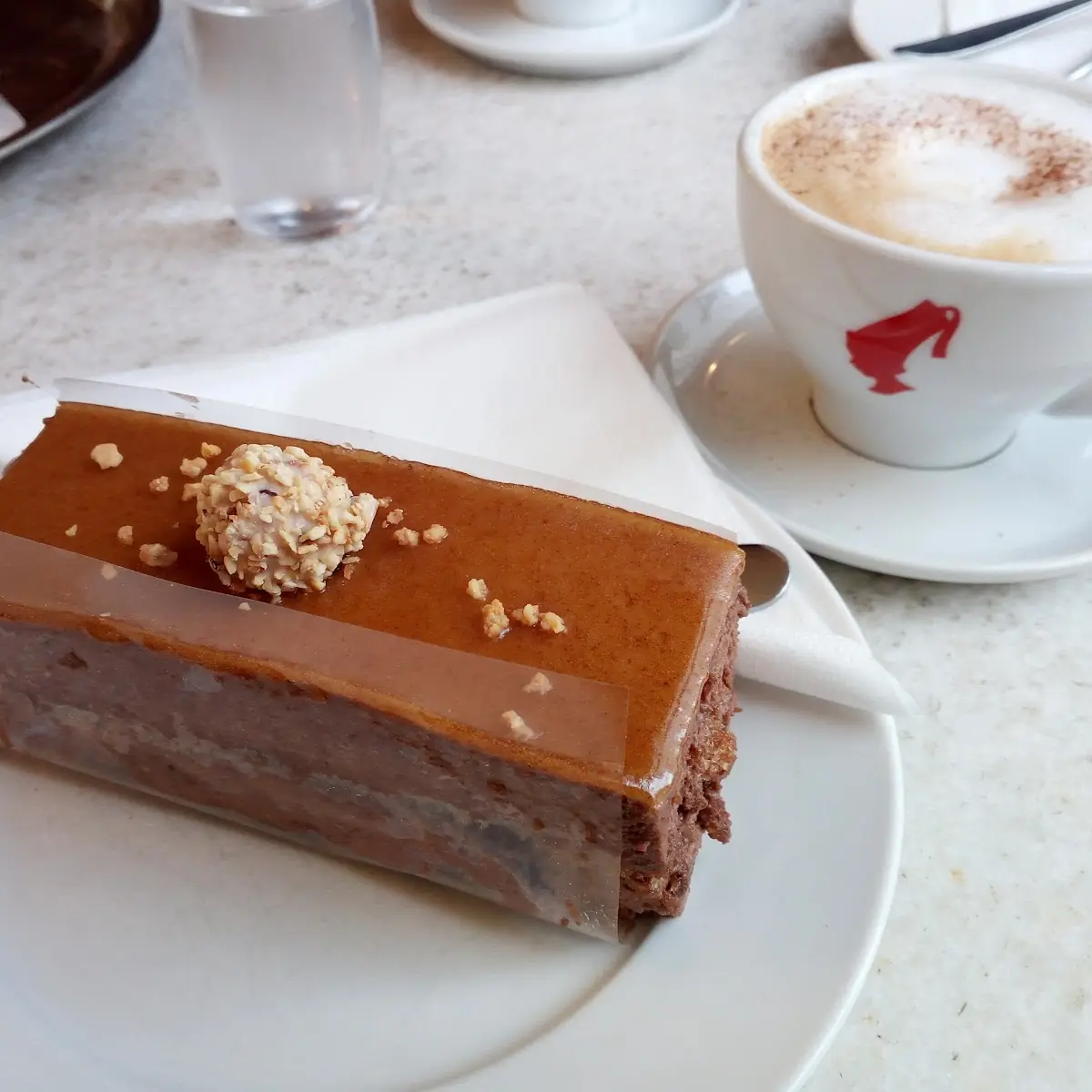 Haselnussschnitte