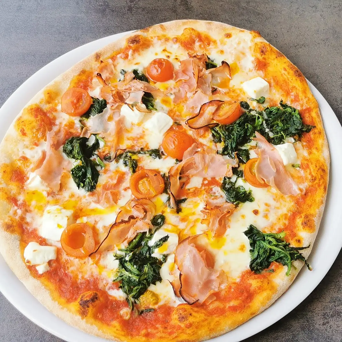Pizza Mit Feta Und Spinat Extrawunsch Schinken