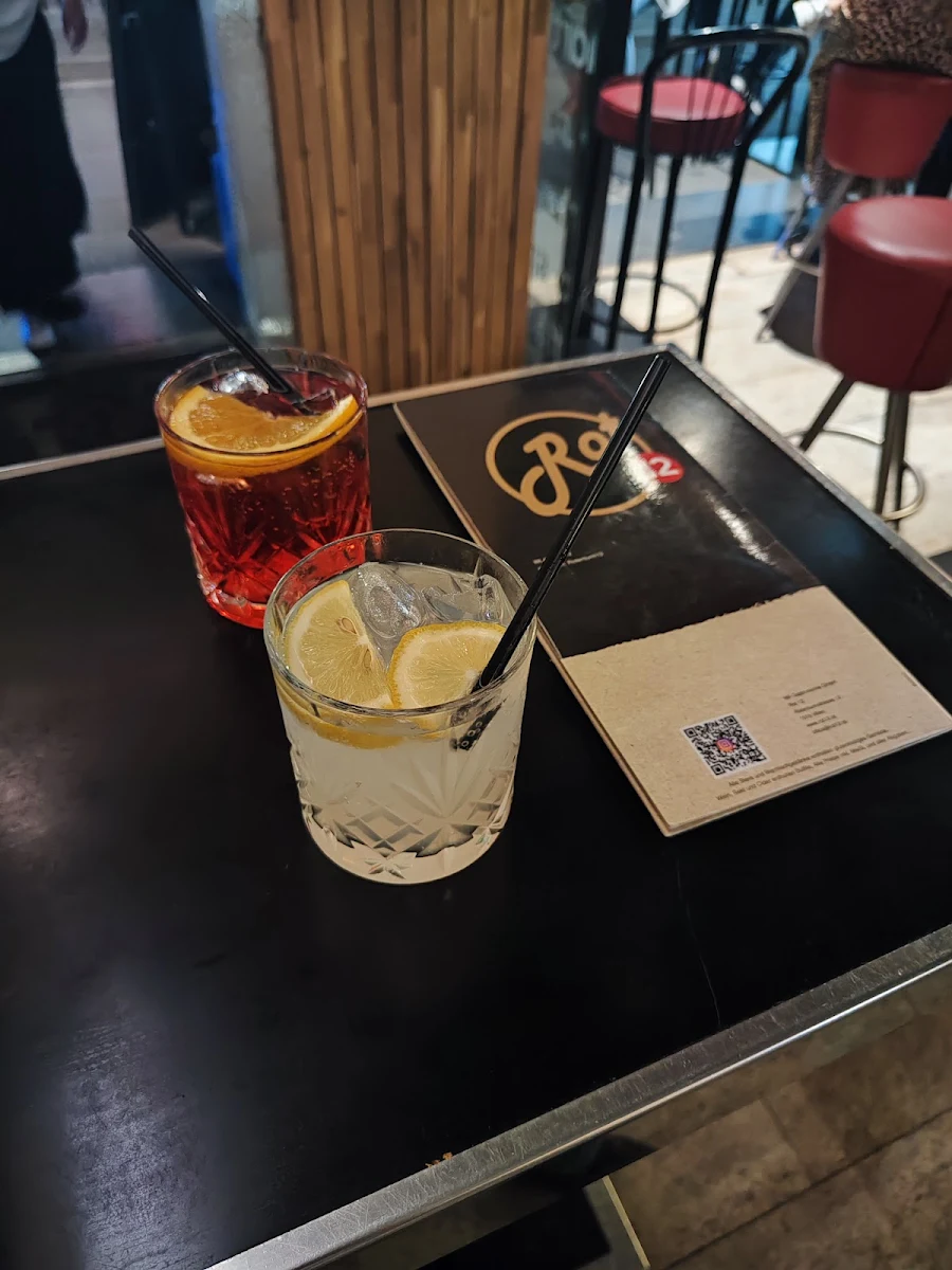 Bitter Lemon Und Negroni
