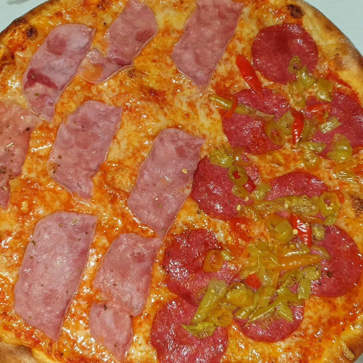 Halbe Diavola Halbe Hawaii