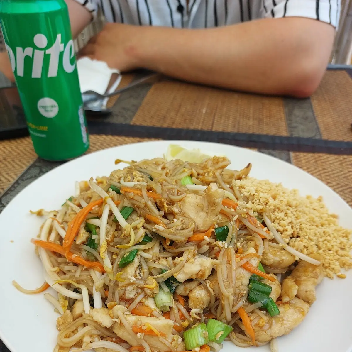 Pad Thai Mit Hühnerfleisch