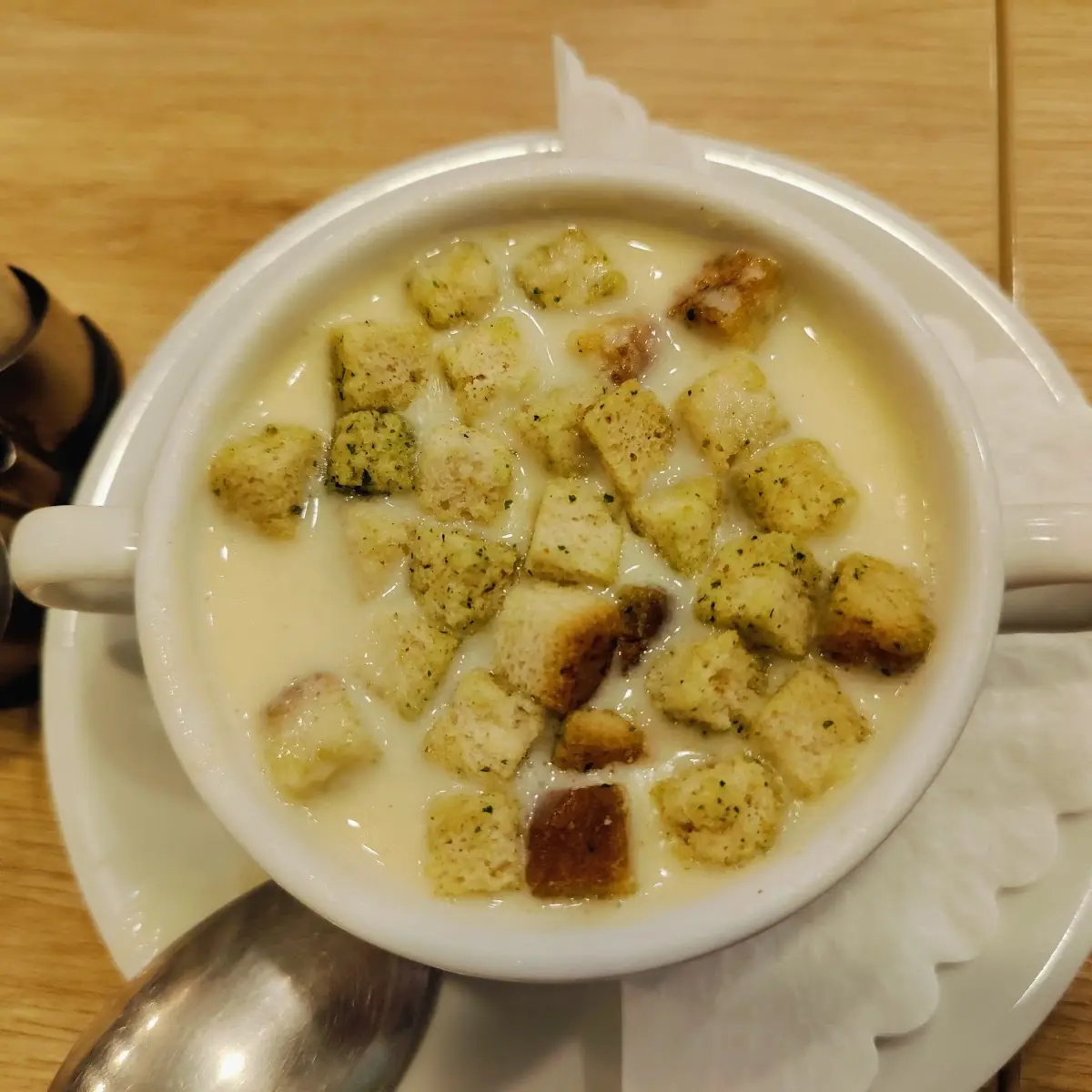 Knoblauch-rahmsuppe