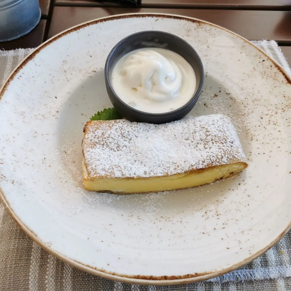 Apfelstrudel & Topfenstrudel Vanillesauce