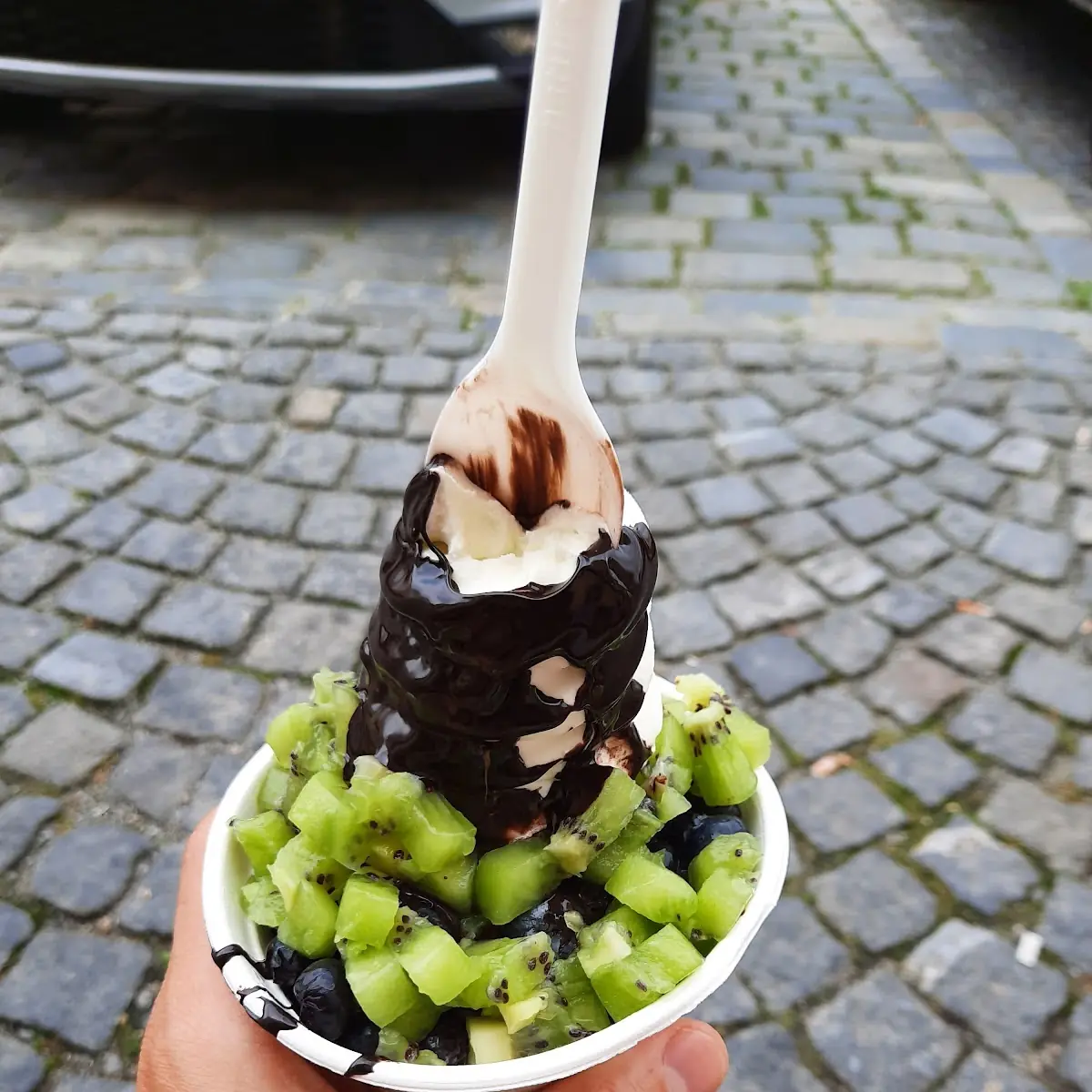 Großes Yopi Mit Kiwi Und Heidelbeeren