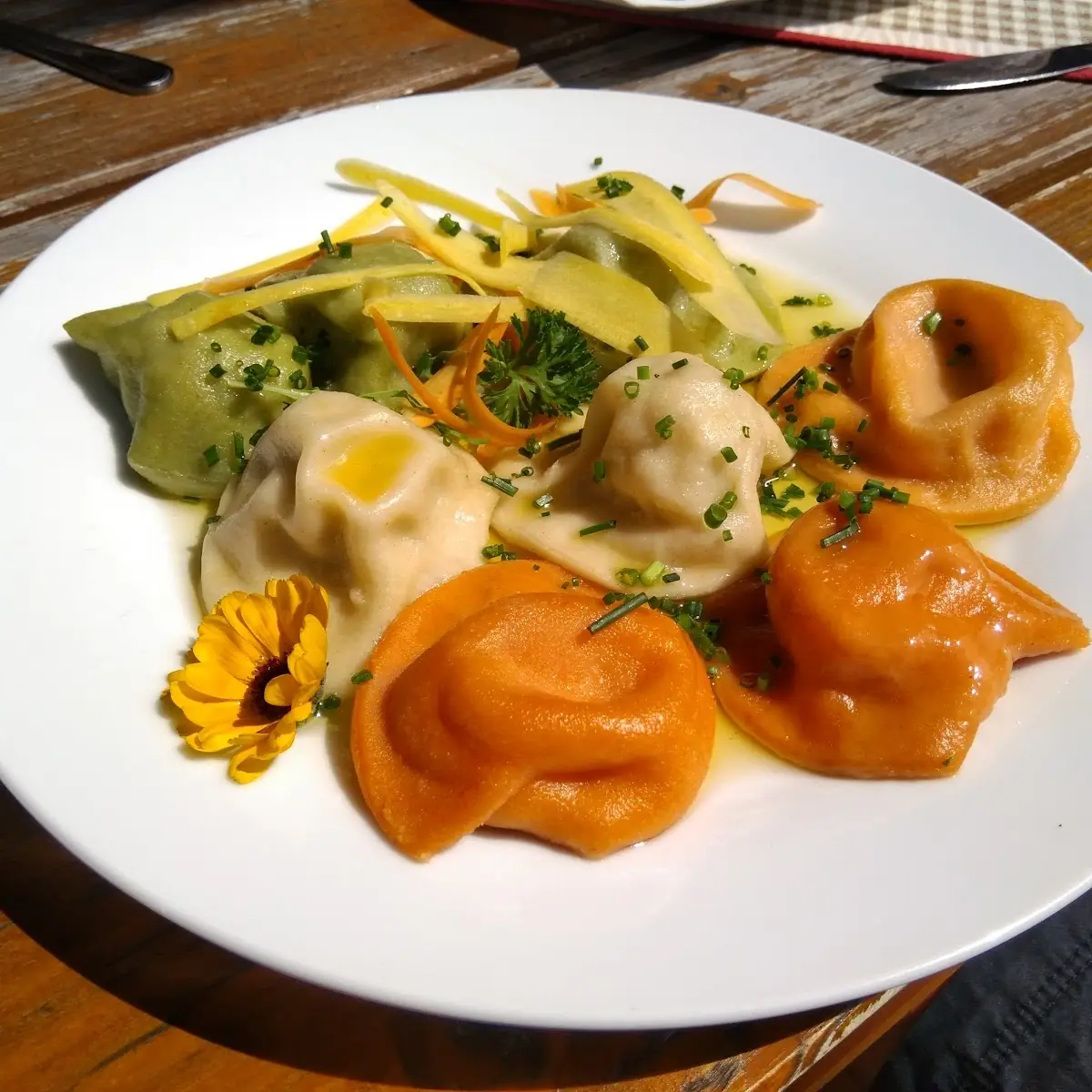 Käse- Spinat- Und Tomate Mozzarellanudel