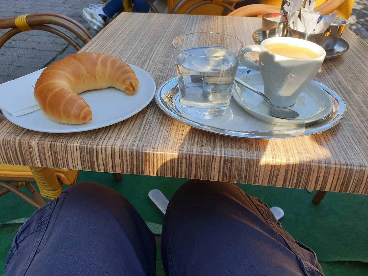 Kipferl Mit Einem Verlängerten