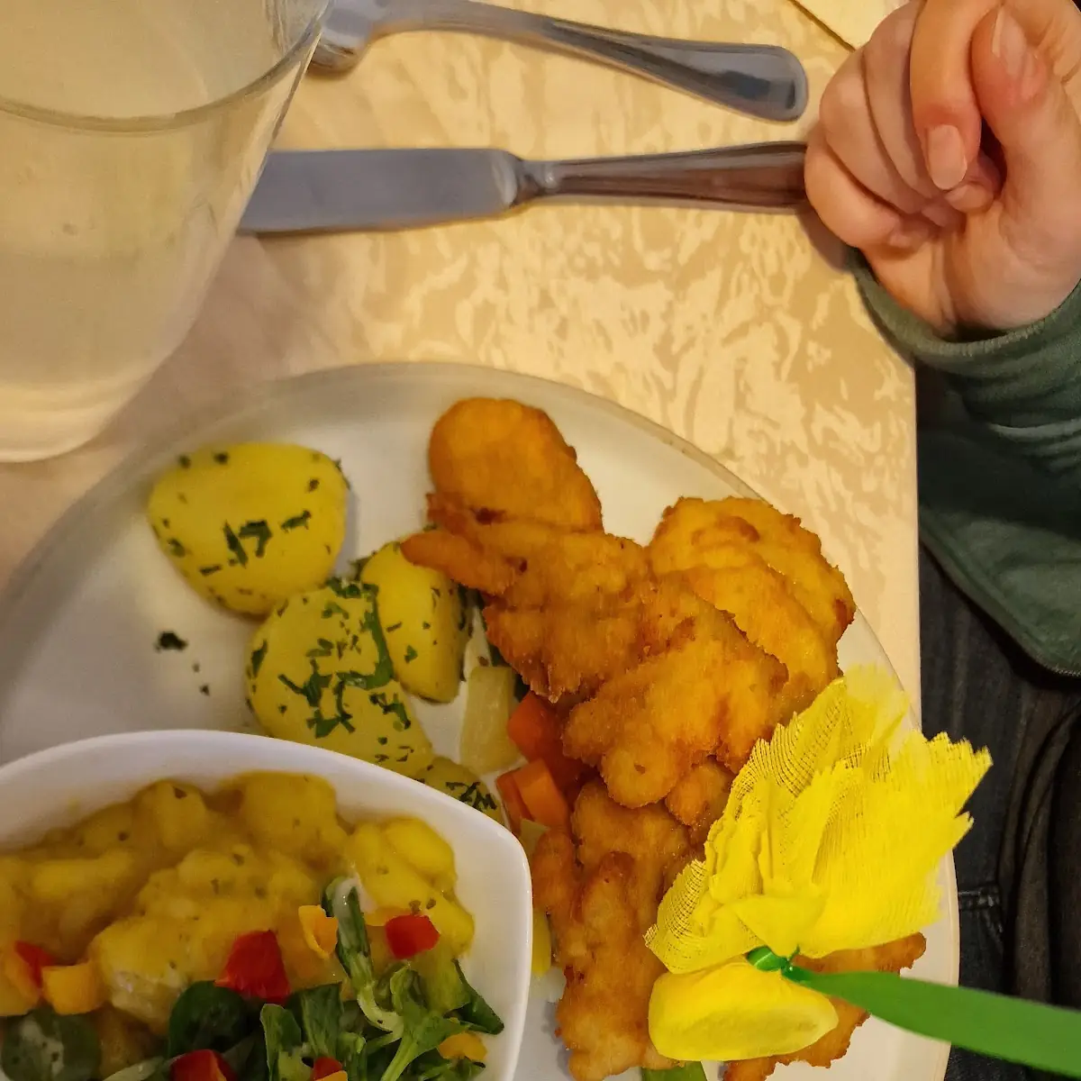 Ausgelöstes Backhendl Mit Salat