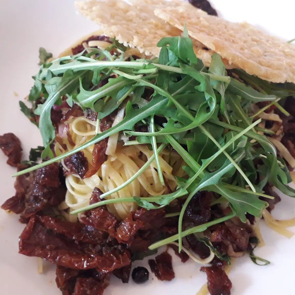 Nudeln Mit Getrockneten Tomaten Und Rucola