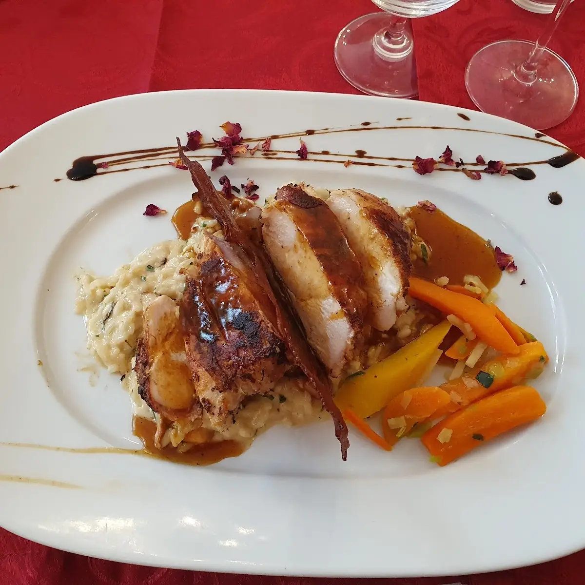 Poularde Vom Maishendl Im Speckmantel Mit Eierscgwammerlrisotto