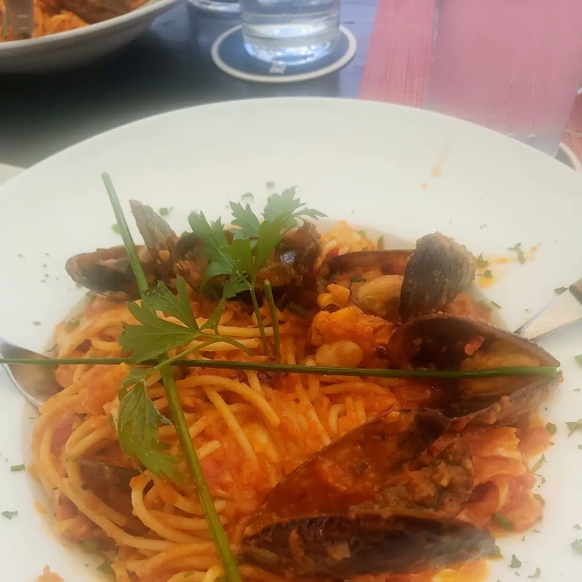 Tengergyümölcseivel Készült Paradicsomos Spagetti