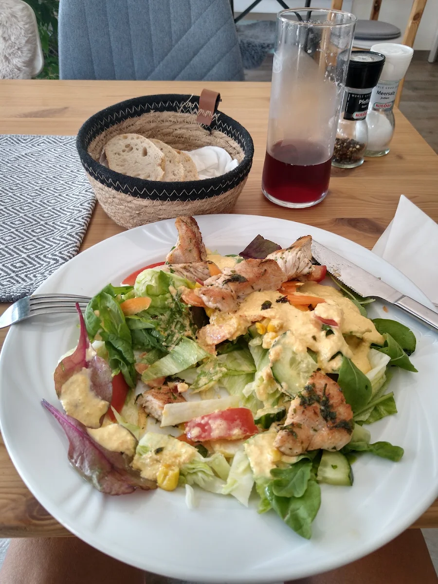 Salat Mit Putenbruststreifen Und Mangodressing