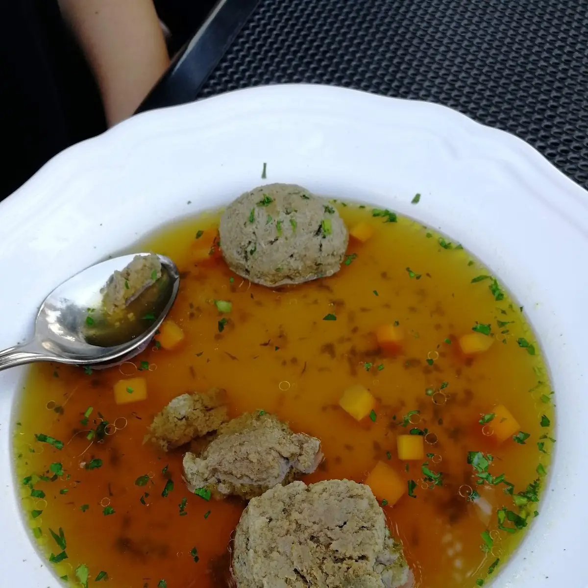 Leberknödelsuppe