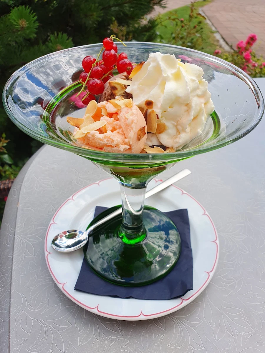 Zirbeneisbecher