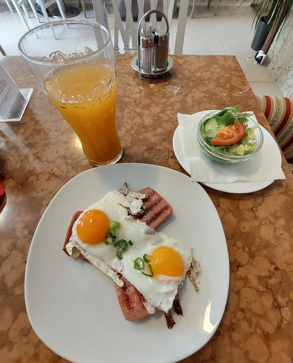 Leberkäs Mit Spiegelei