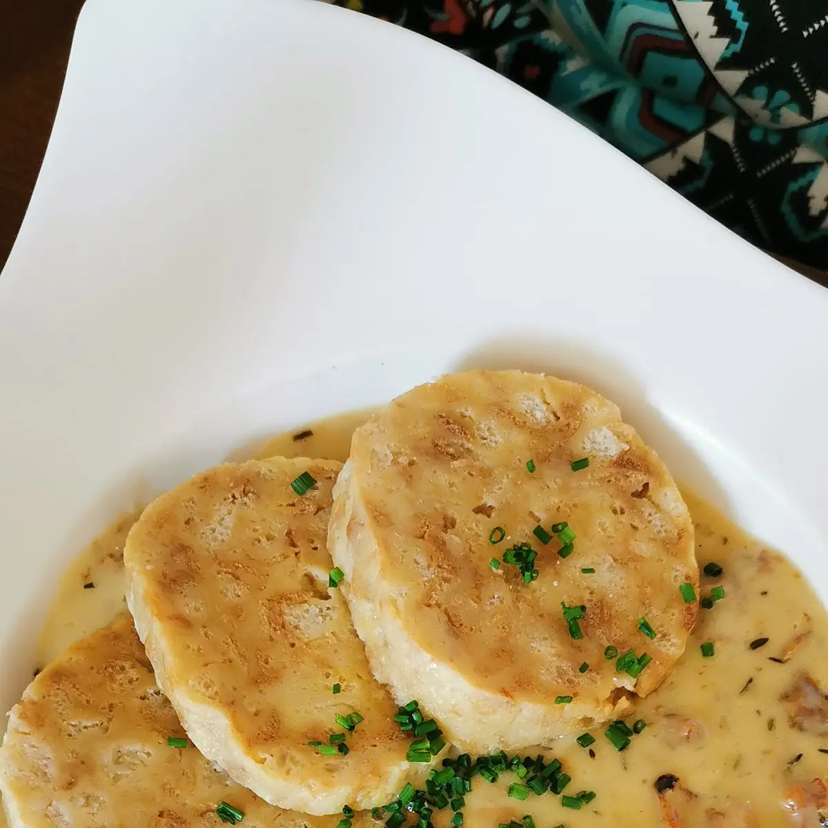 Eierschwammerlsauce Mit Serviettenknödel