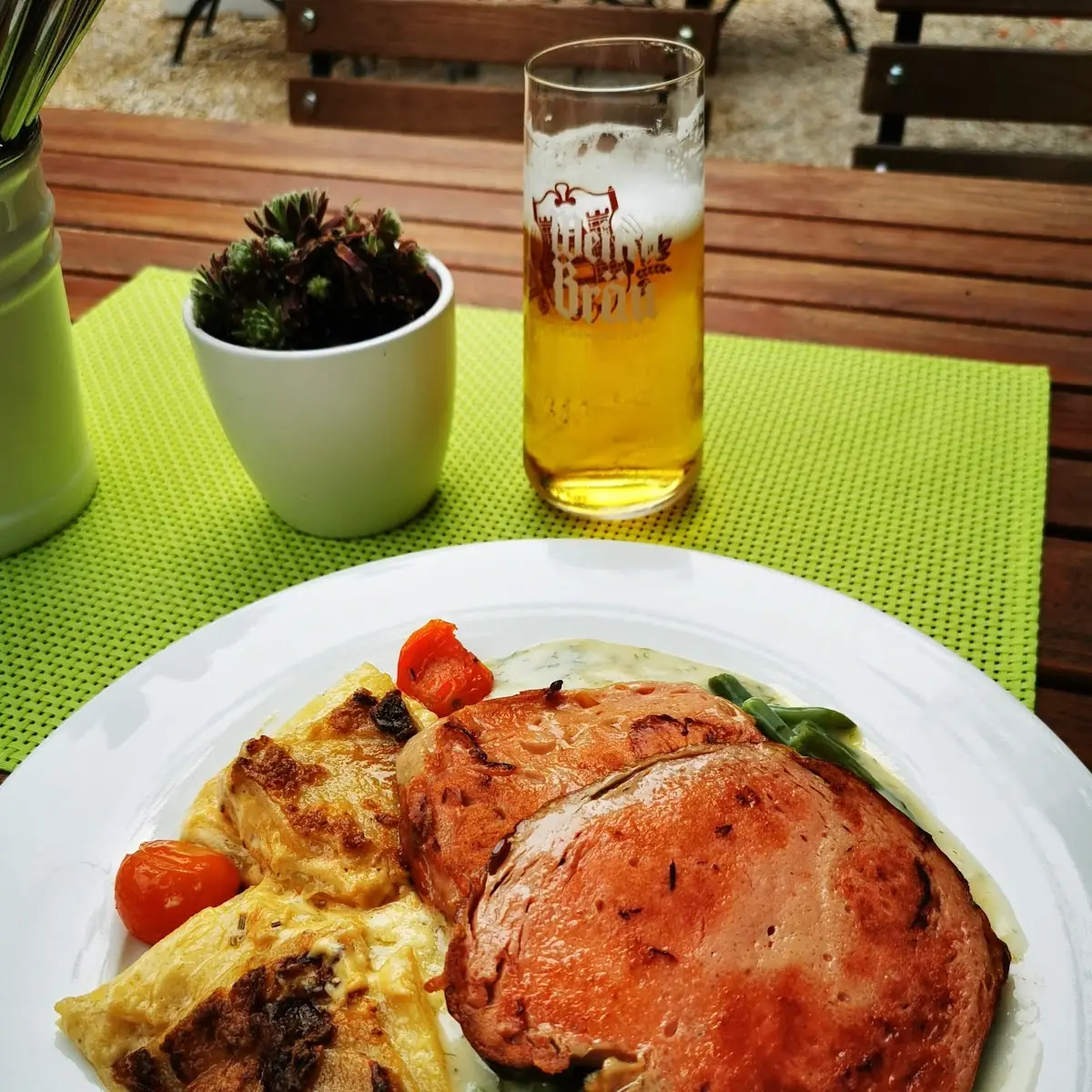 Gebratener Leberkäse Mit Rahmfisolen Und Erdäpfelrösti