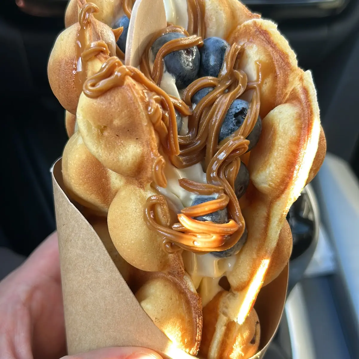 Bubble Waffle Mit 2 Toppings & 1 Sauce