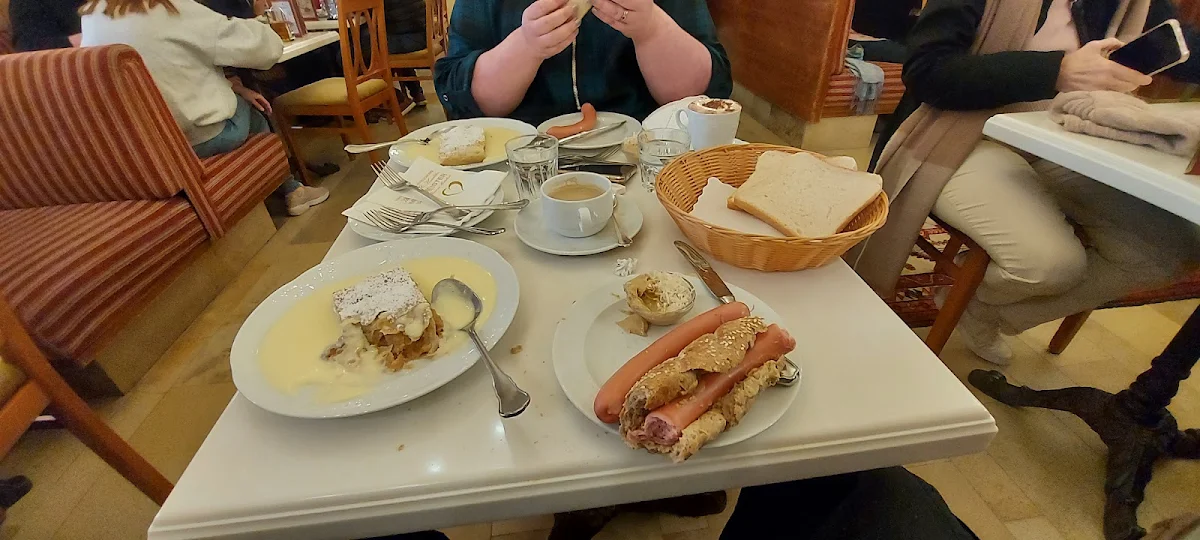 Frankfurter with Bread and Mustard