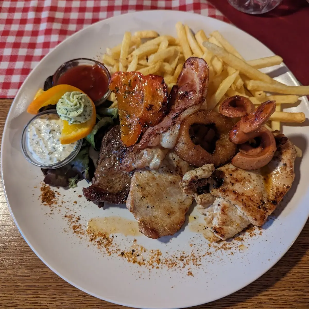Grillteller Mit Pommes