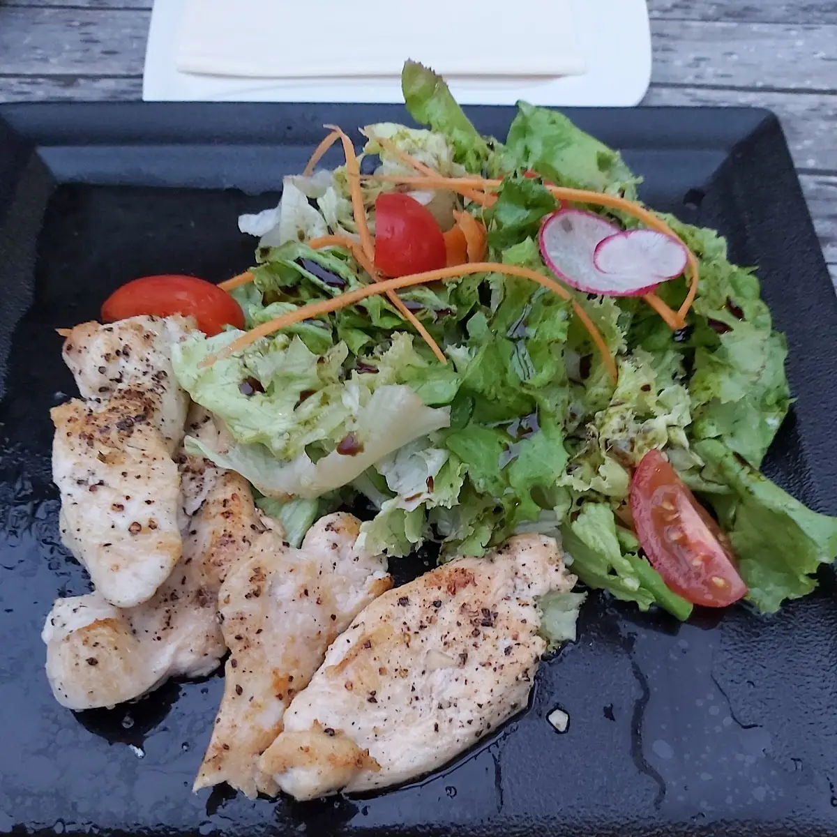 Gebratenes Hähnchen Auf Salaten Der Saison