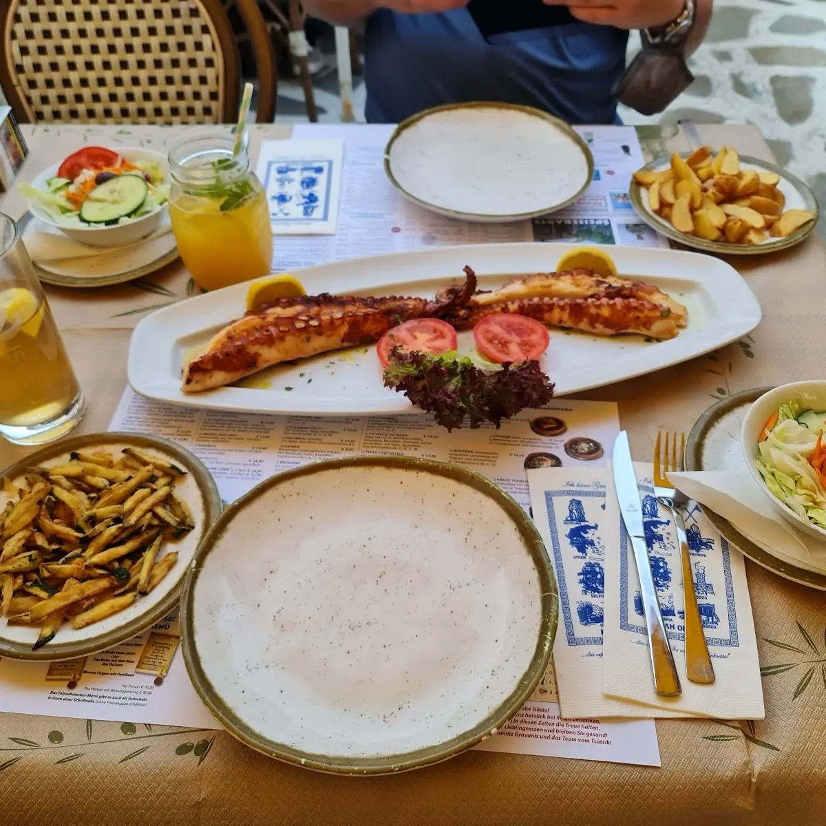 Octopus Mit Melanzani Und Kartoffeln