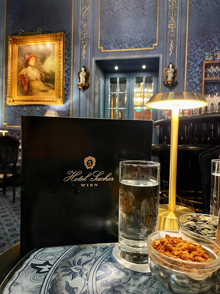 Blaue Bar