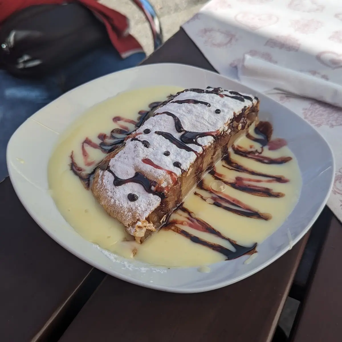 Apfelstrudel Mit Vanillesauce