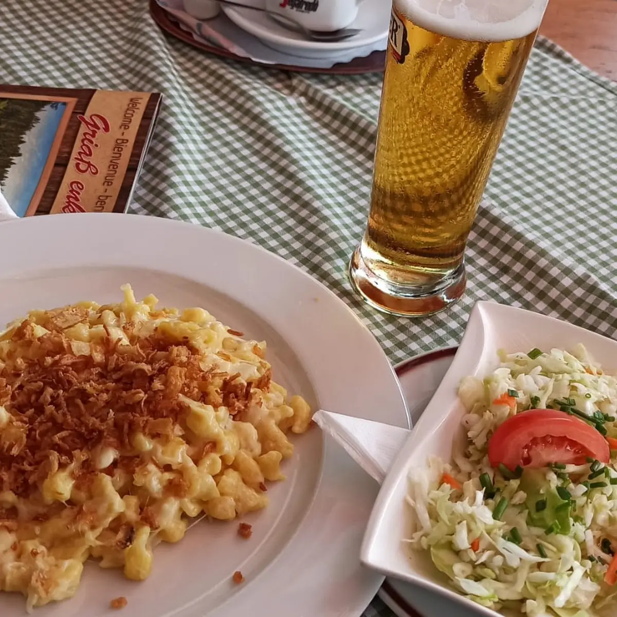 Käsespätzle Mit Krautsalat