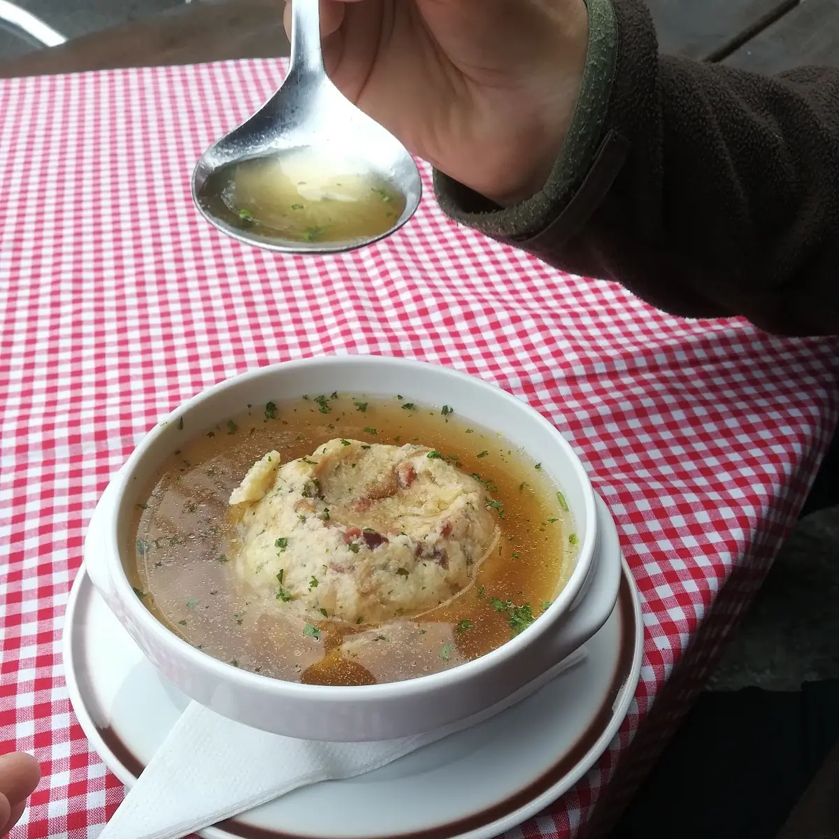 Tiroler Speckknödel In Kraftbrühe