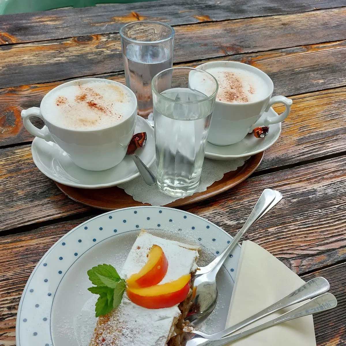 Cappuccino Mit Apfelstruddel