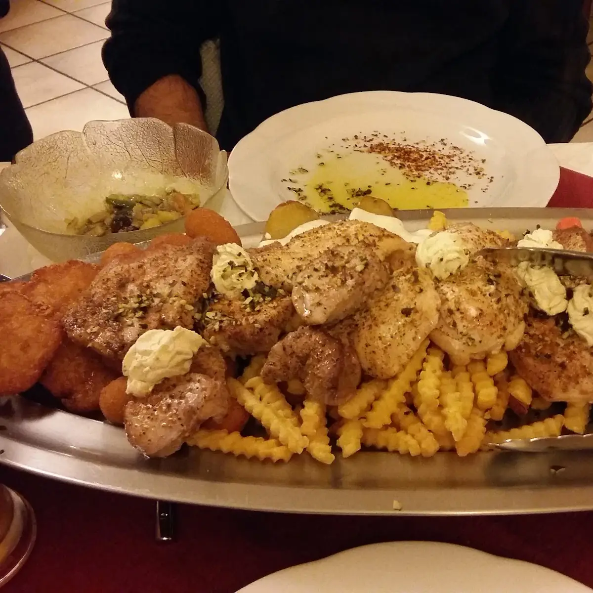 Grigliata Di Carne Con Patate E Verdura