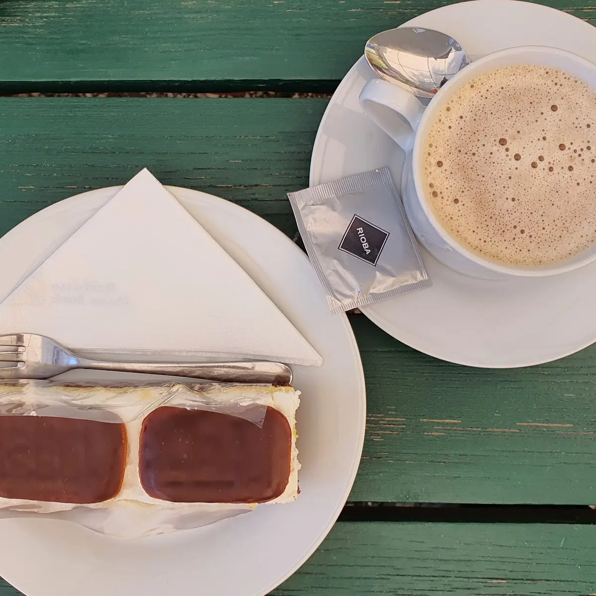 Bananenschnitte Mit Kaffee
