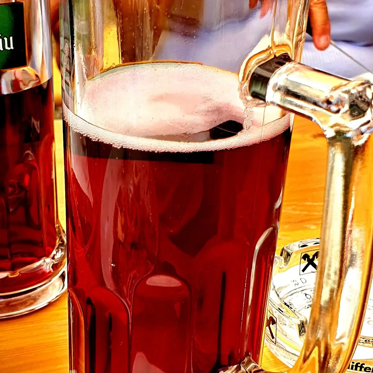 Roter Traubensaft Gespritzt