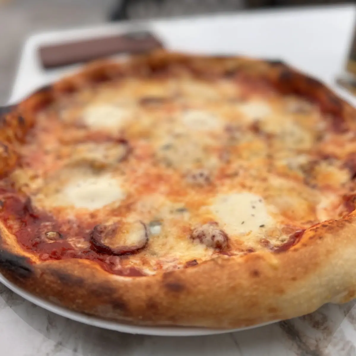 Quattro Formaggi Scharfe Salami Extra