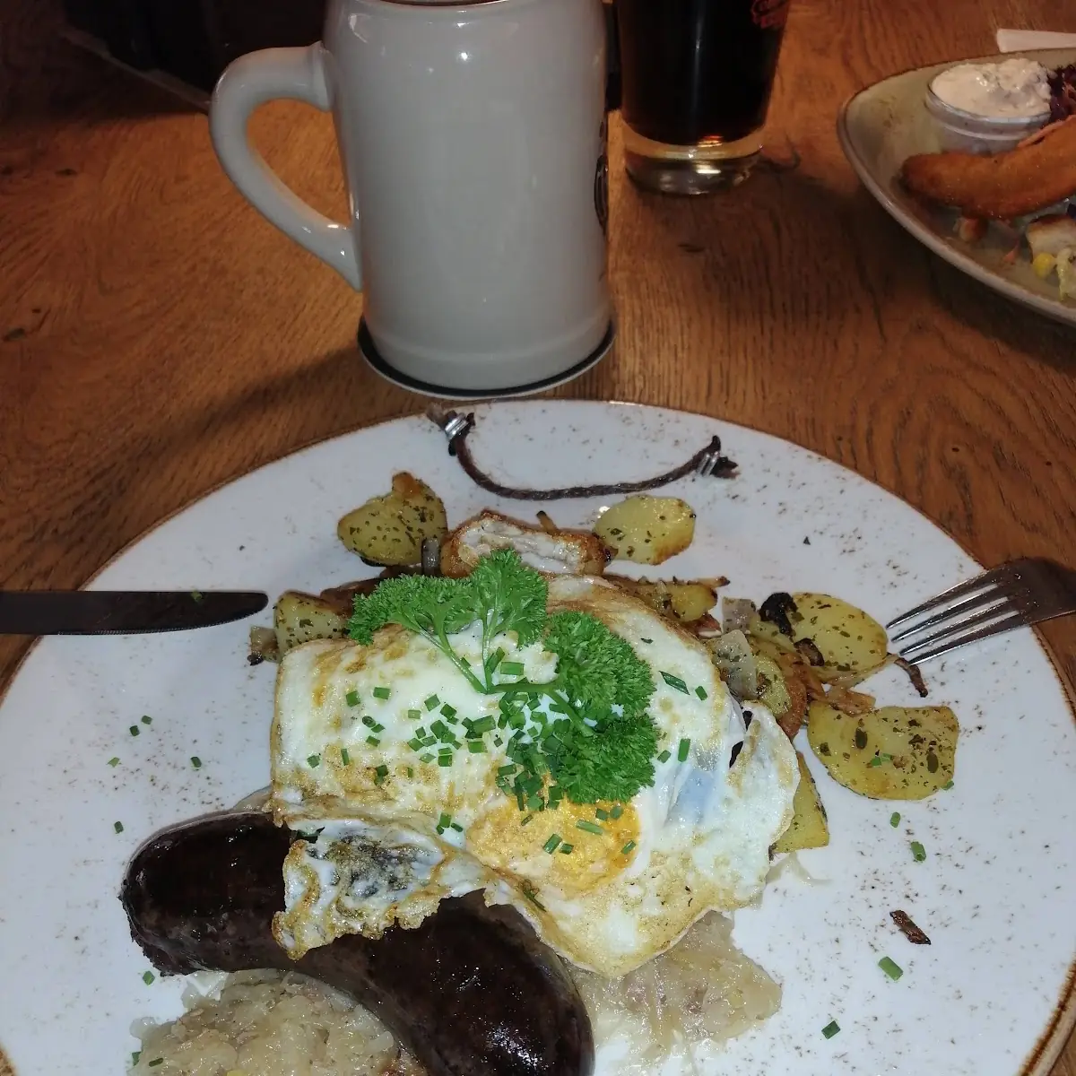 Blutwurst Mit Spiegelei Und Bratkartoffeln