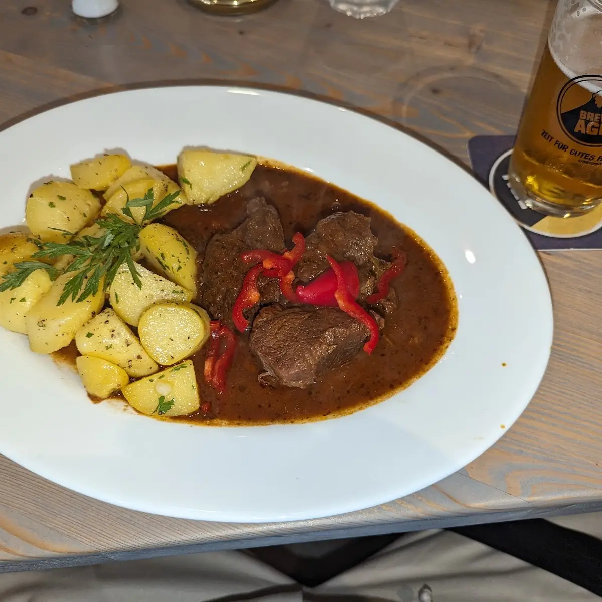 Rindgulasch Mit Hausbrot