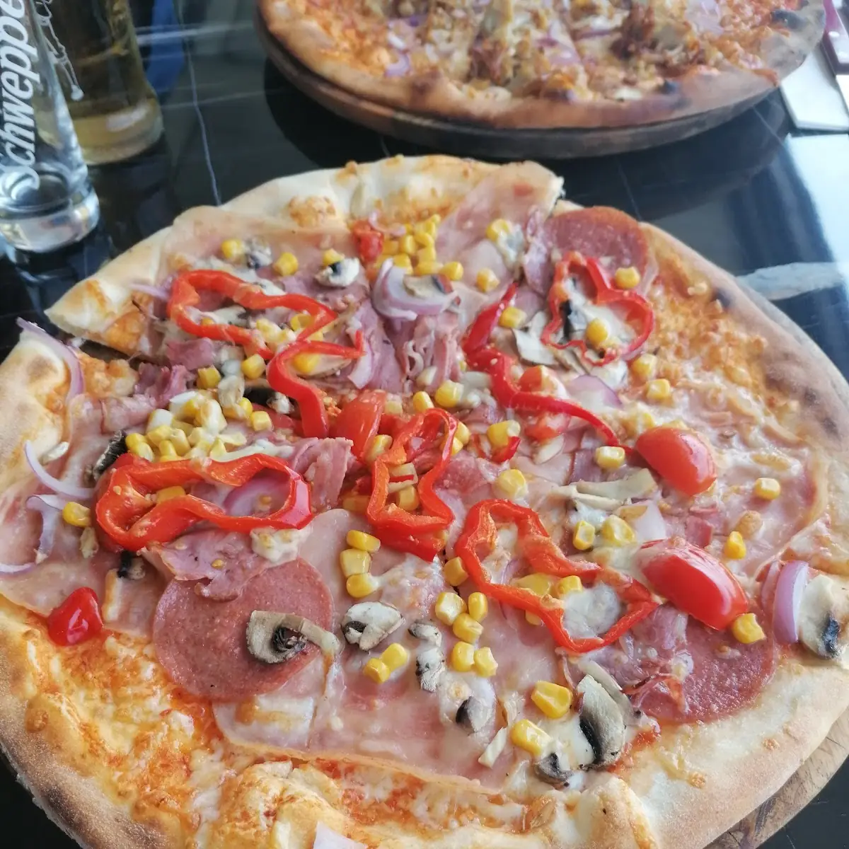 Gemischte Pizza