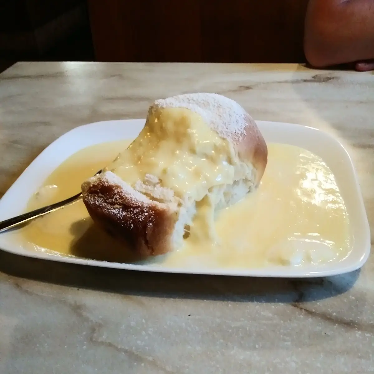 Buchtel Mit Vanillesauce
