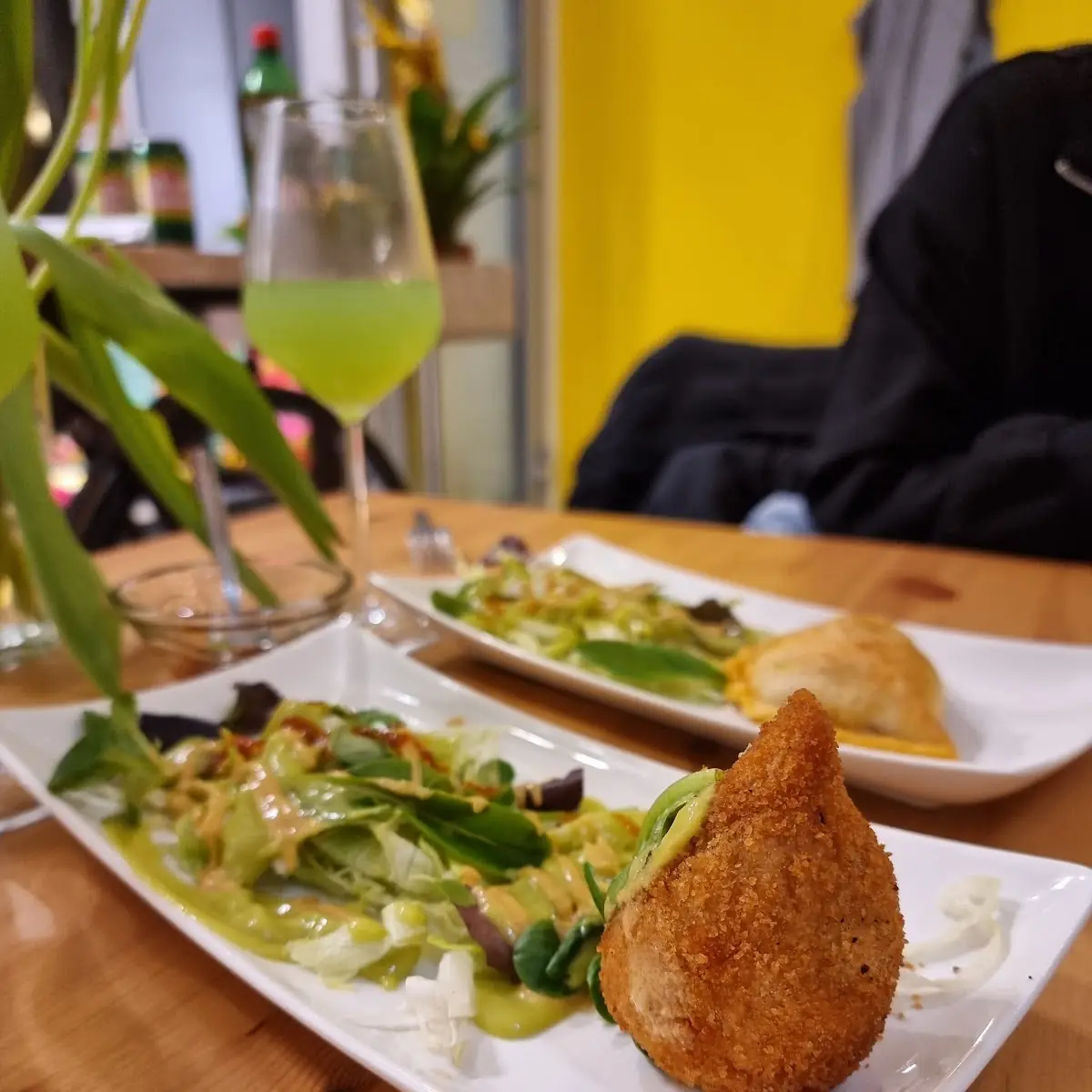 Coxinha Mit Salat