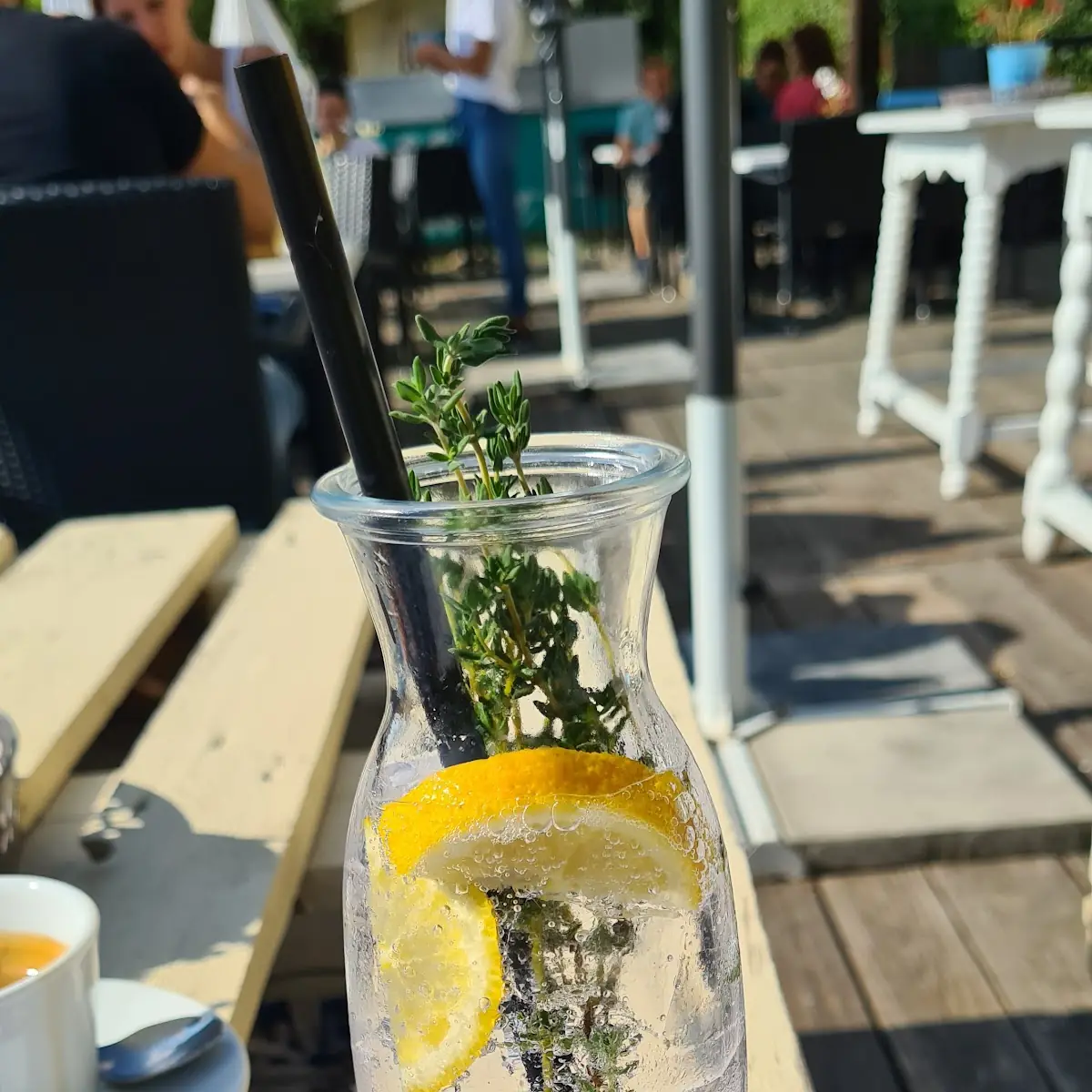 Hausgemachte Limonade - Rose Thymian