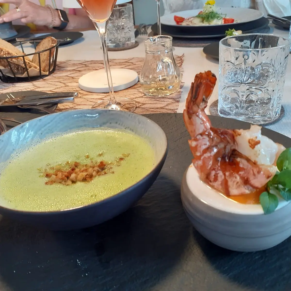 Erbsenschaumsuppe Mit Scampi
