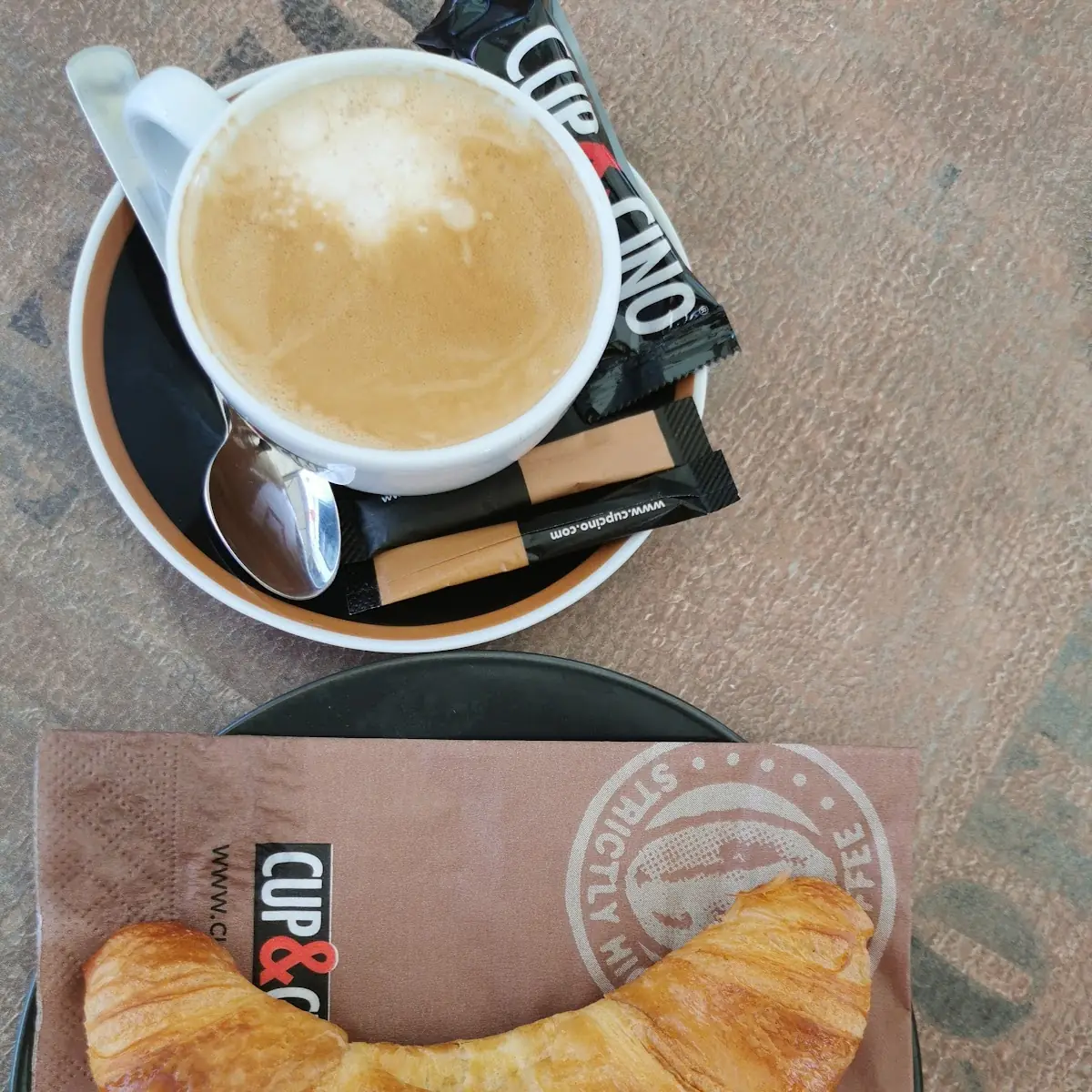 Cup&Cino Croissant Frühstück