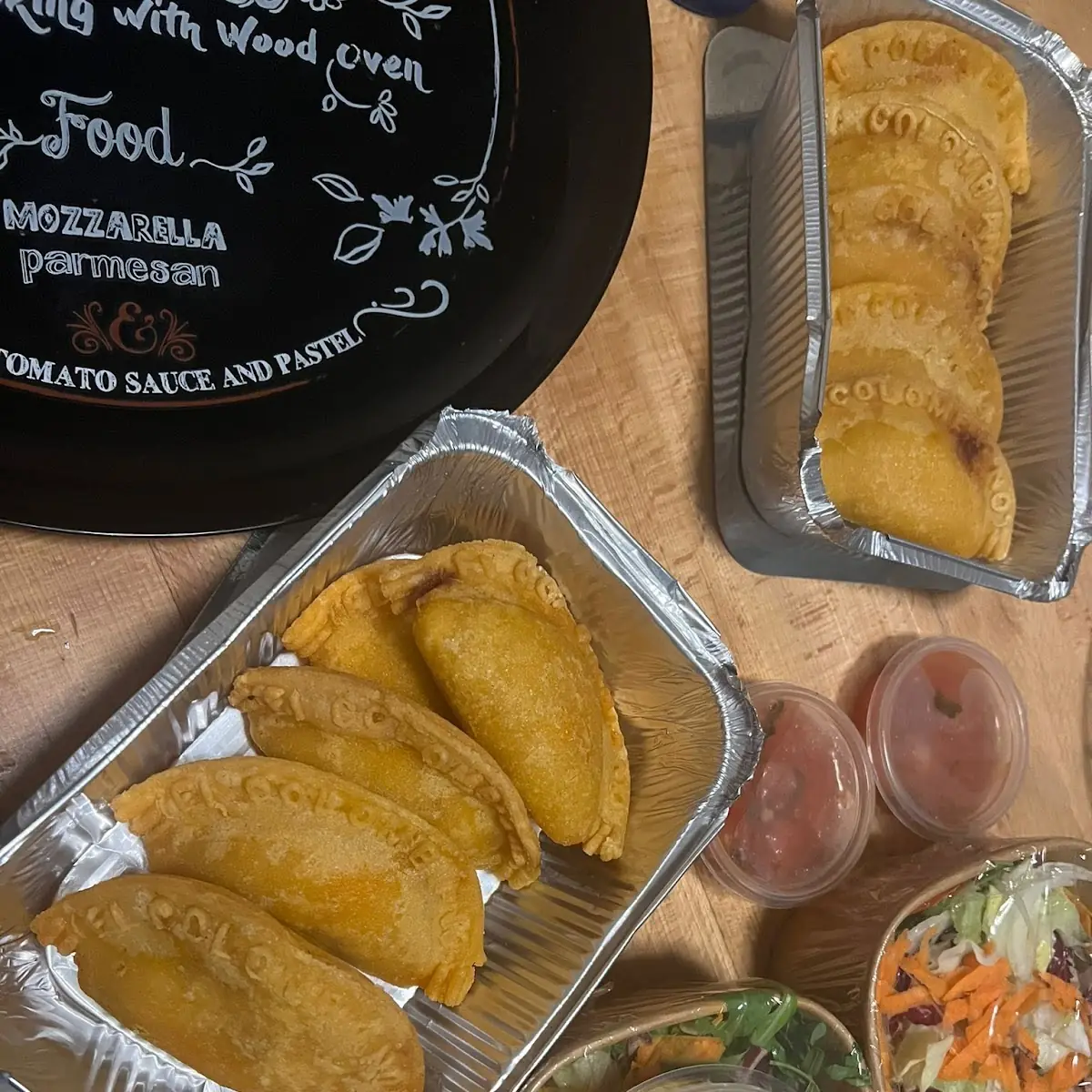 Empanadas Chili Con Carne Glutenfrei Mit Salat Und Soße