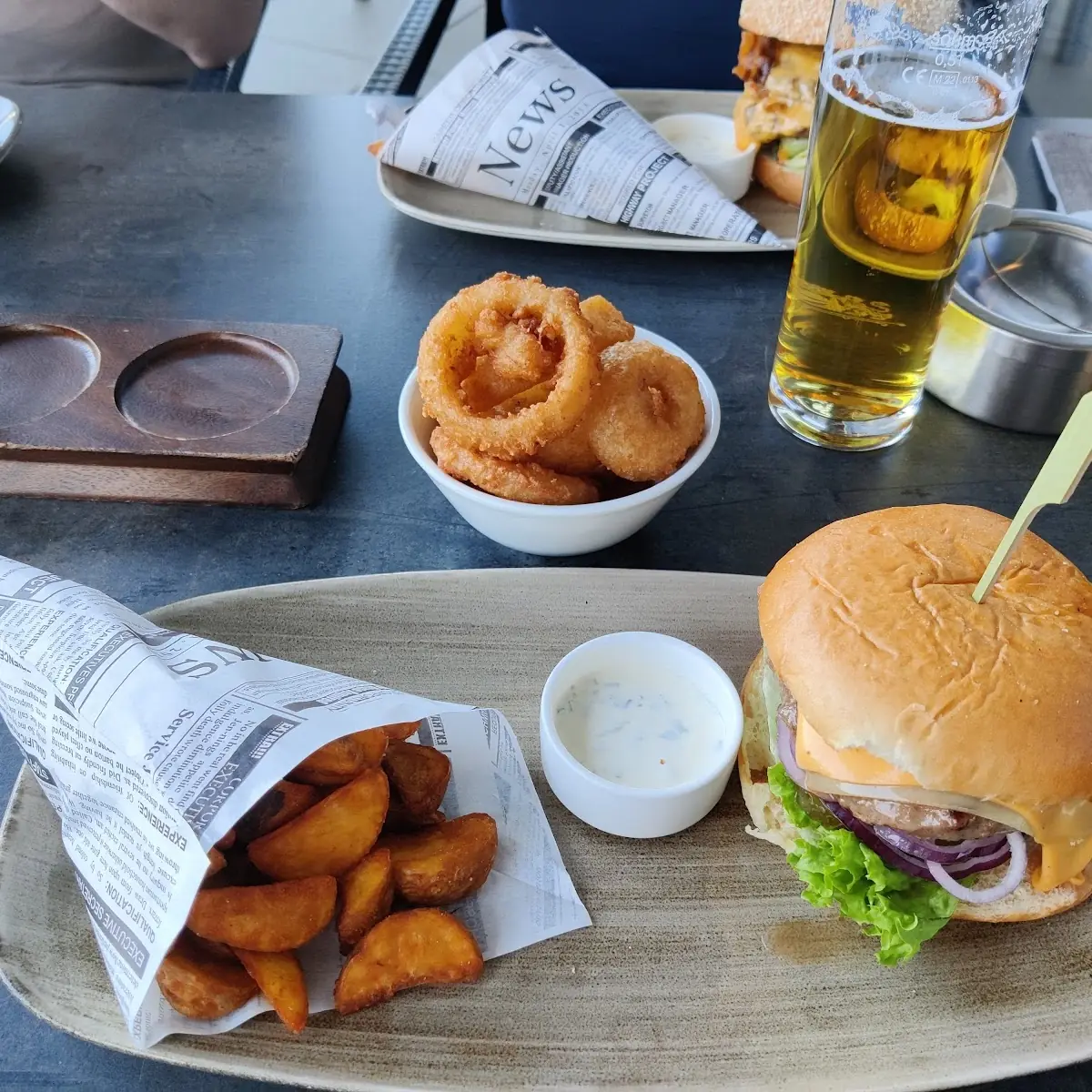 Ox Spezial Burger Mit Potato Wedges