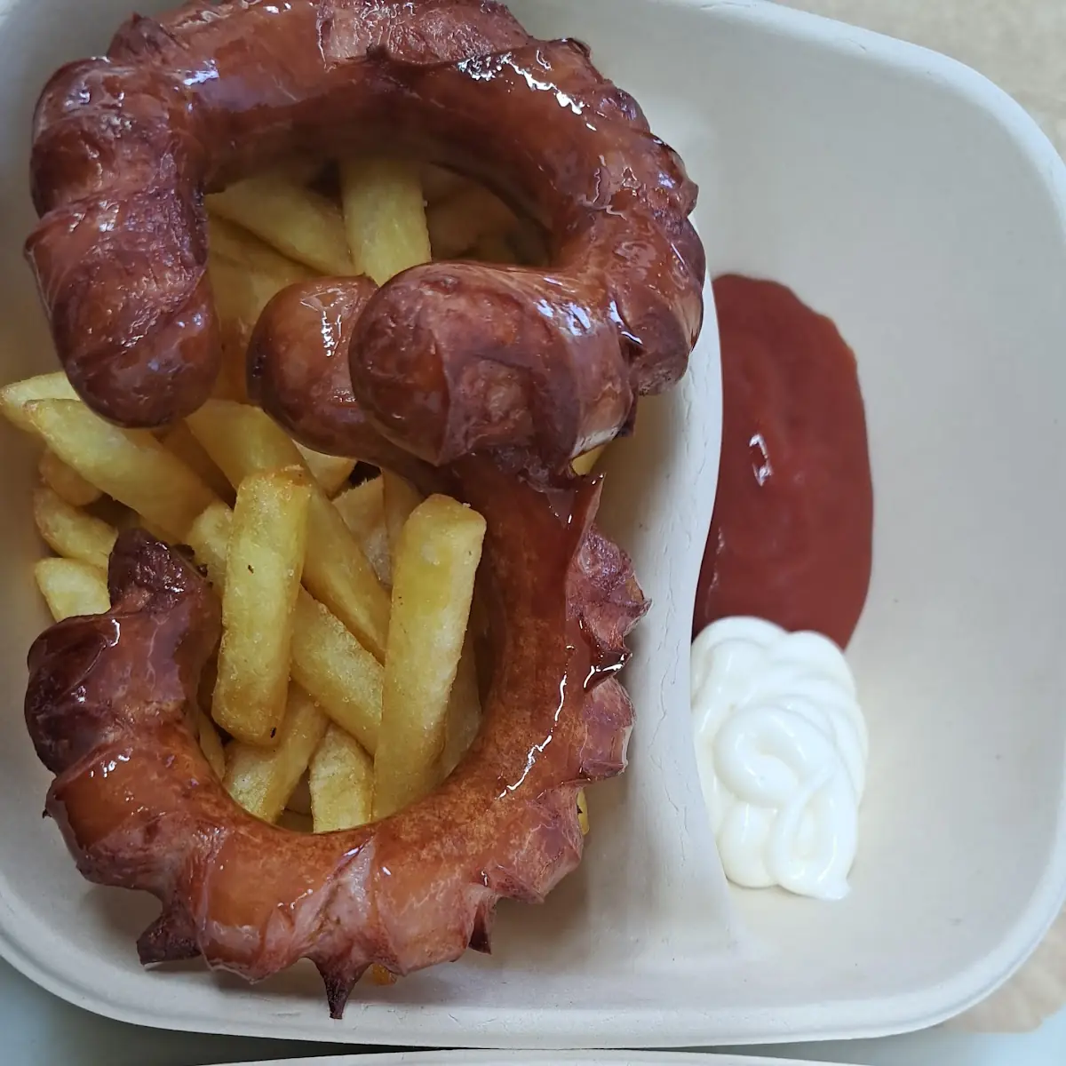 Grillwürstel Mit Pommes