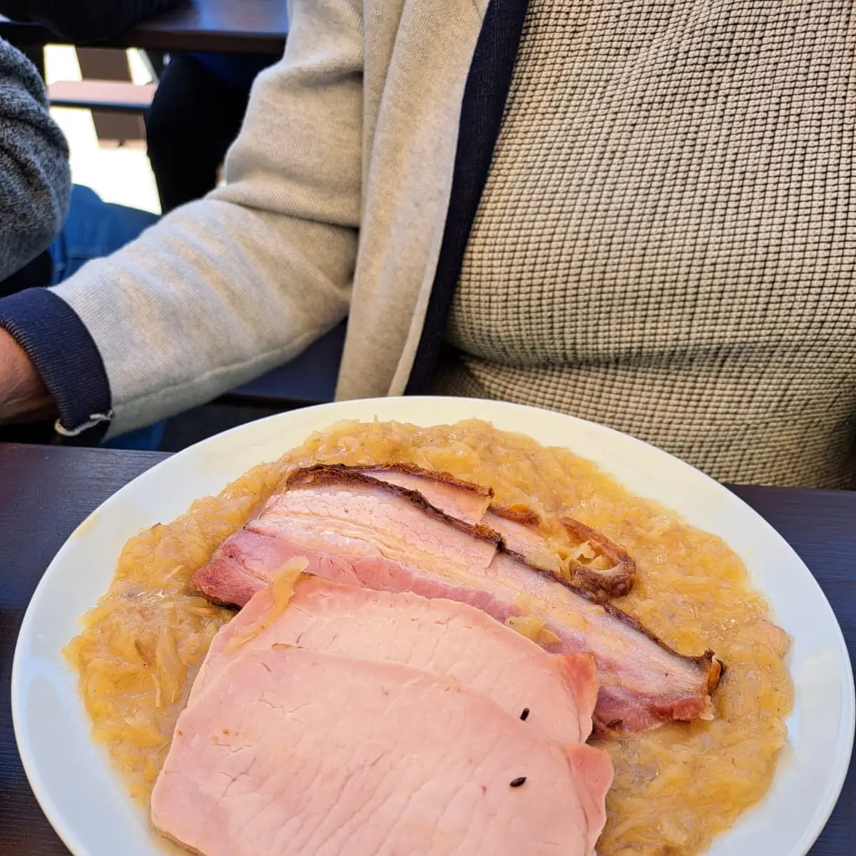Surfleisch Und Kümmelbraten Mit Schlachtingerkraut